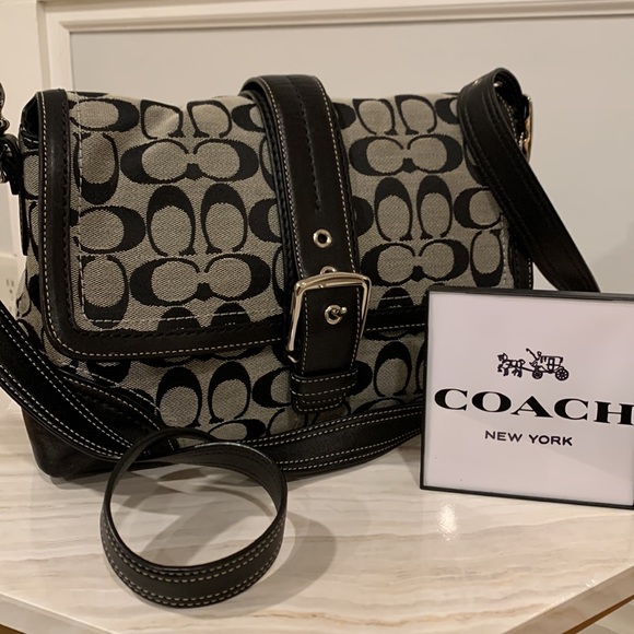 Coach Handbags - Coach Vintage Hampton Classic Signature Jacquard Flap Shoulder Bag EUC